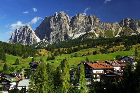 Кортина д'Апмеццо (Cortina d'Ampezzo)